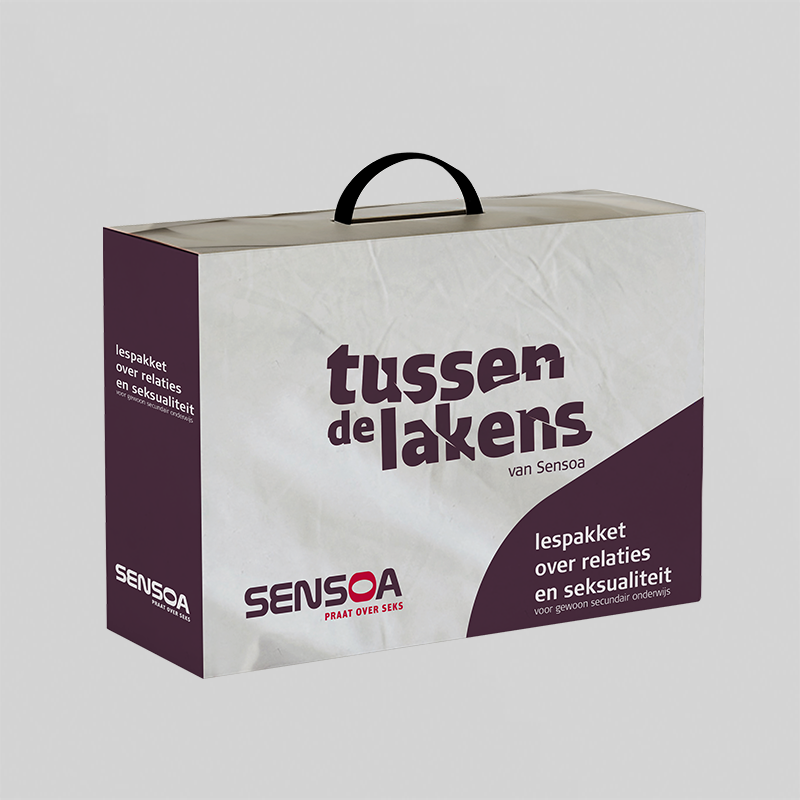 Het lespakket Tussen de lakens zit in een doos met een handvat.